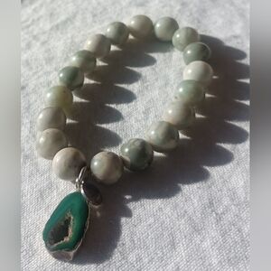 Handmade Green and White Beaded Agate Pendant Bracelet